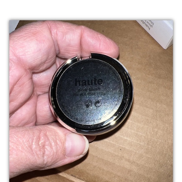 TIGI Cosmetics Glow Blush- Haute new in box - Picture 3 of 16